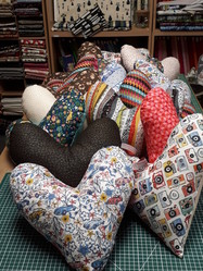 Couture solidaire  : Coussin coeur pour malade 