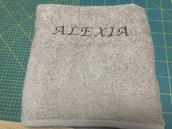 La broderie machine sur ponge : techniques