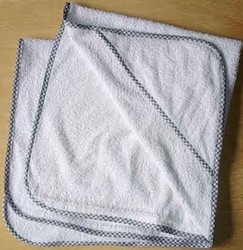 La pose du biais : le tablier,sortie de bain bb ou bavoir